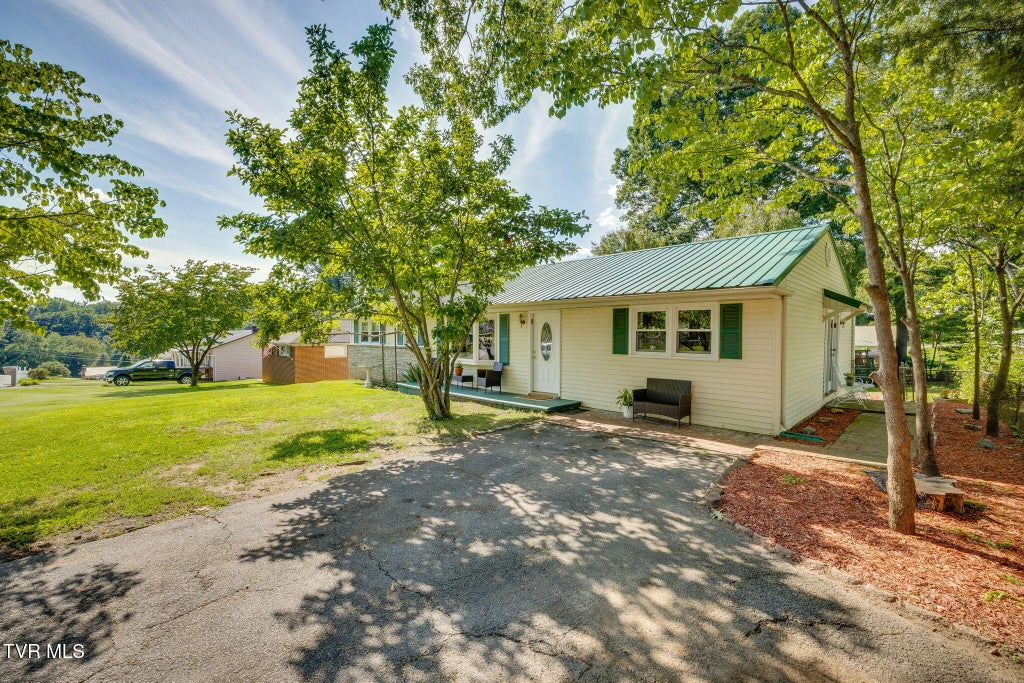 Photo of 413 Holly Street, Mount Carmel, TN 37645 (MLS # 9999003)