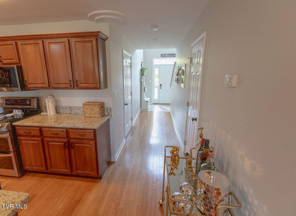 Photo of 1824 King College Road #Unit B4, Bristol, TN 37620 (MLS # 9994105)