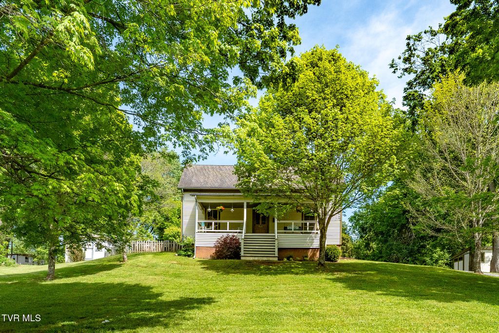 Photo of 985 Chuckey Pike, Chuckey, TN 37641 (MLS # 9994625)