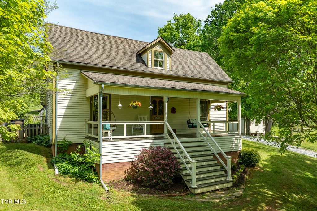 Photo of 985 Chuckey Pike, Chuckey, TN 37641 (MLS # 9994625)