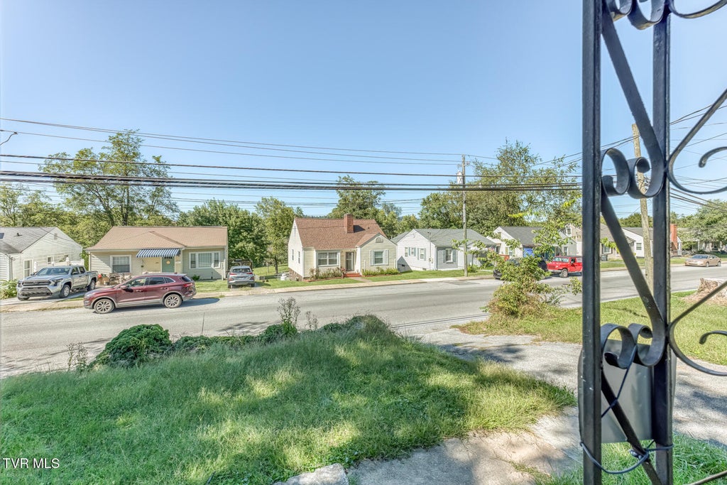 Photo of 2410 Broad Street, Bristol, TN 37620 (MLS # 10001861)