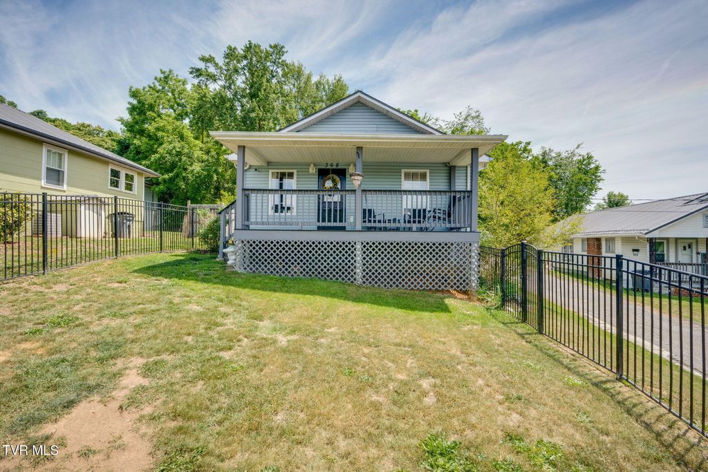 Photo of 368 Lynn Avenue, Kingsport, TN 37665 (MLS # 9995776)