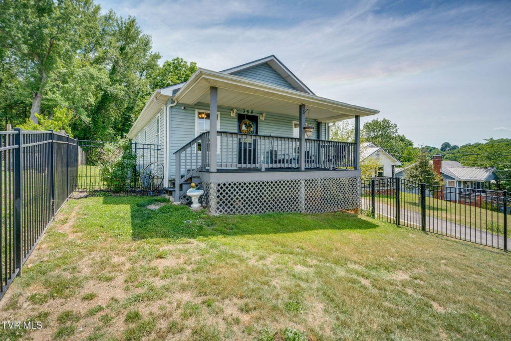 Photo of 368 Lynn Avenue, Kingsport, TN 37665 (MLS # 9995776)