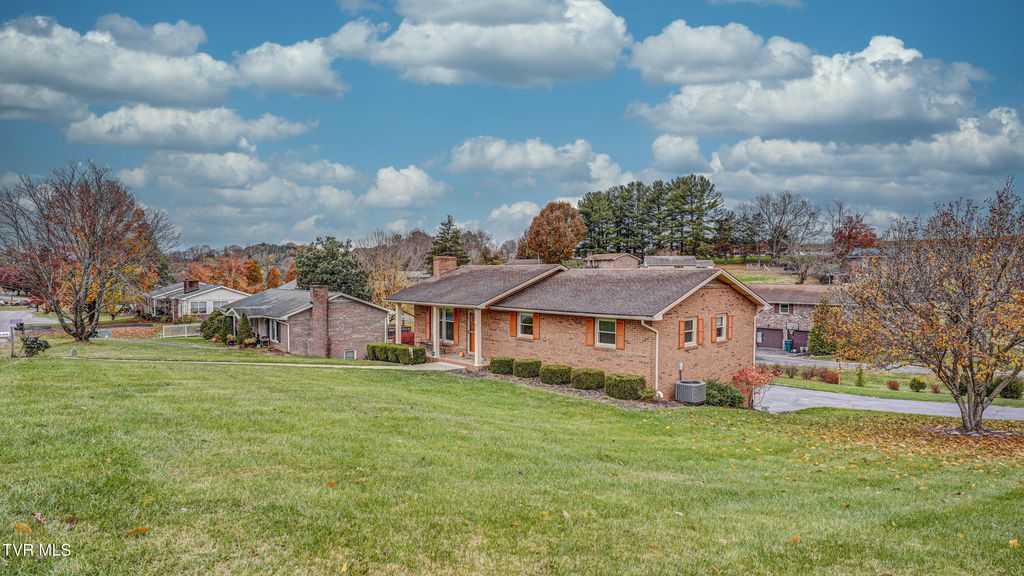 Photo of 415 Heritage Drive, Bristol, VA 24201 (MLS # 9991788)