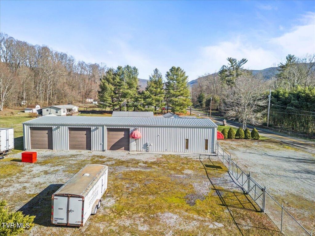 Photo of 2719 Highway 91, Elizabethton, TN 37643 (MLS # 9989259)