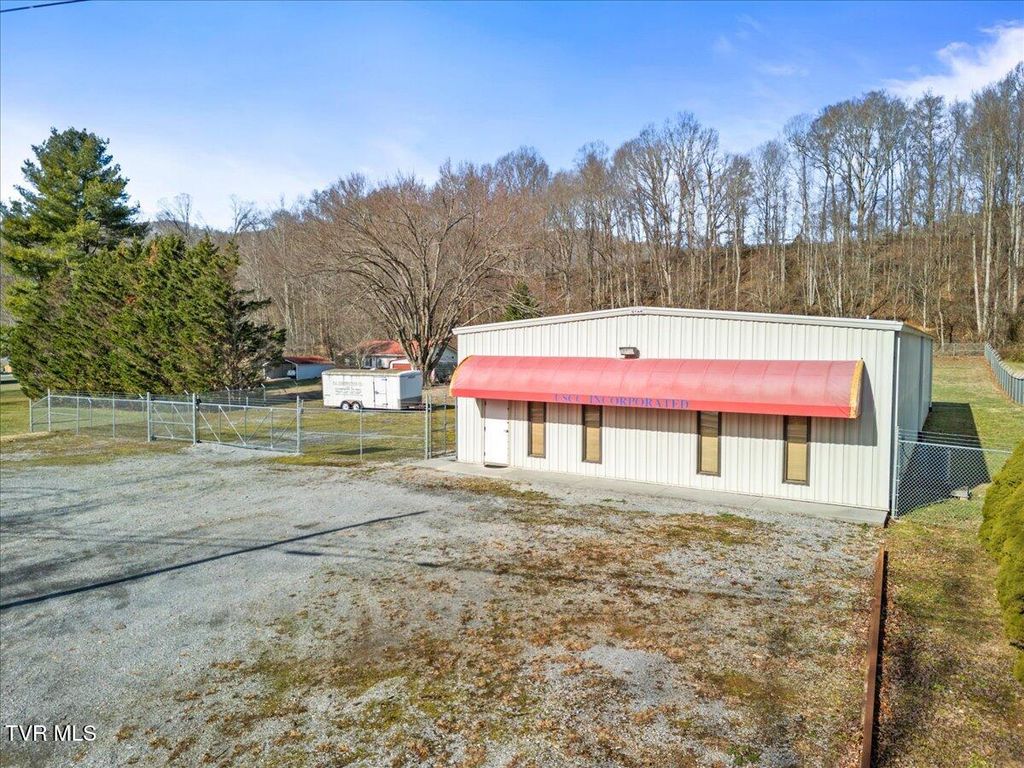 Photo of 2719 Highway 91, Elizabethton, TN 37643 (MLS # 9989259)