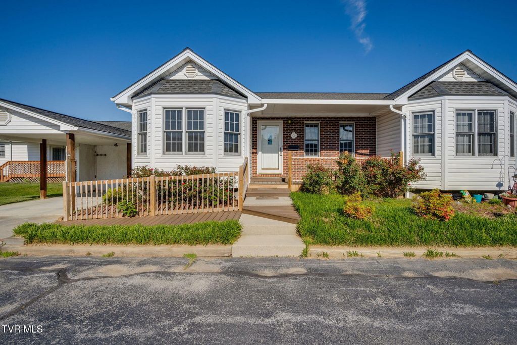 Photo of 610 Race Street #6, Elizabethton, TN 37643 (MLS # 9994522)