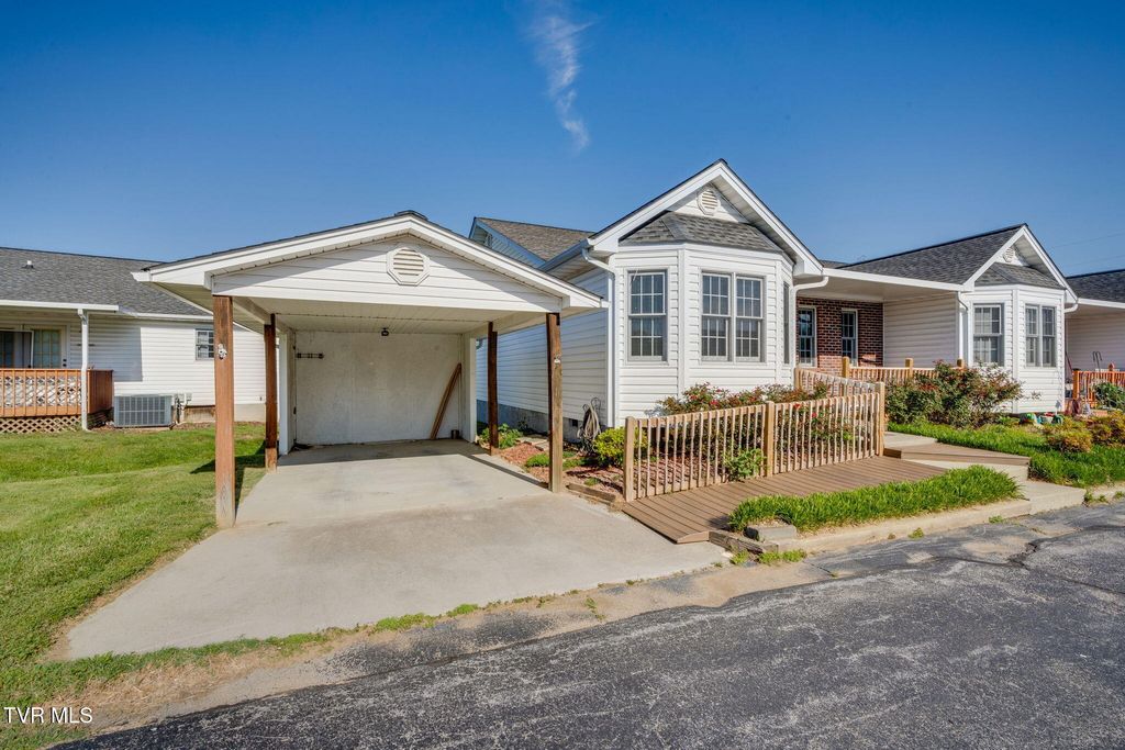 Photo of 610 Race Street #6, Elizabethton, TN 37643 (MLS # 9994522)