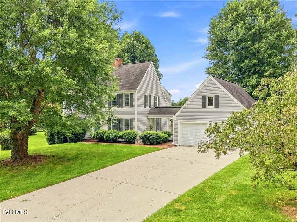 Photo of 1325 Wildwood Drive, Morristown, TN 37814 (MLS # 10000042)