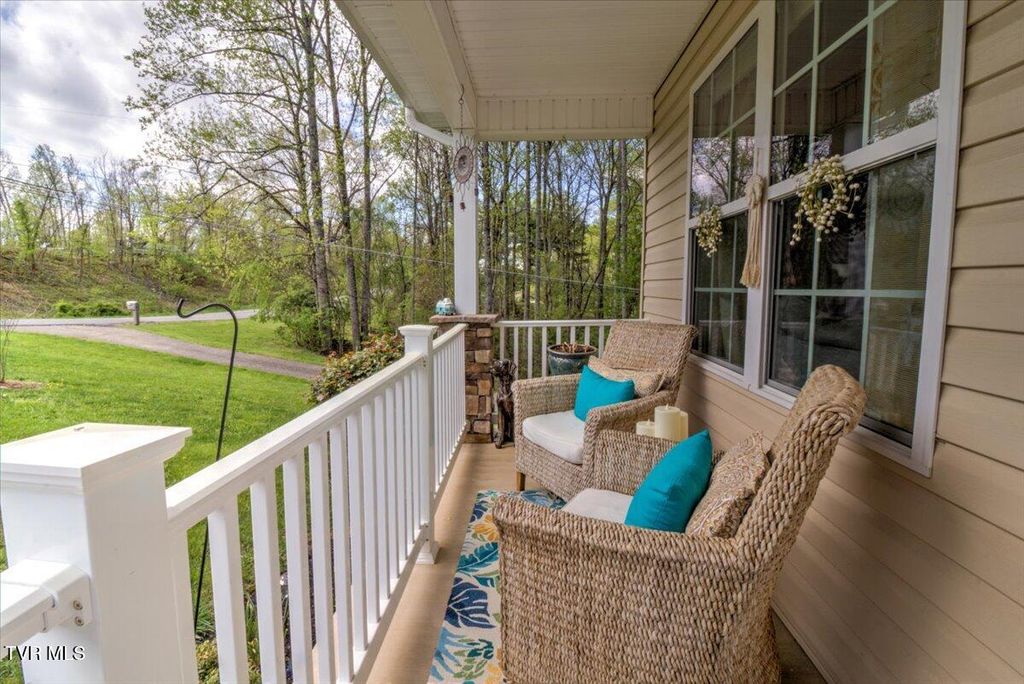 Photo of 712 Lake Point Drive, Piney Flats, TN 37686 (MLS # 9978491)