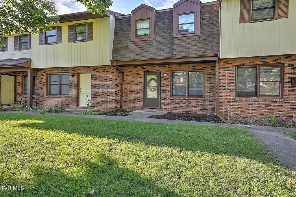 Photo of 127 Oakcrest Circle #4, Bristol, VA 24201 (MLS # 9985569)