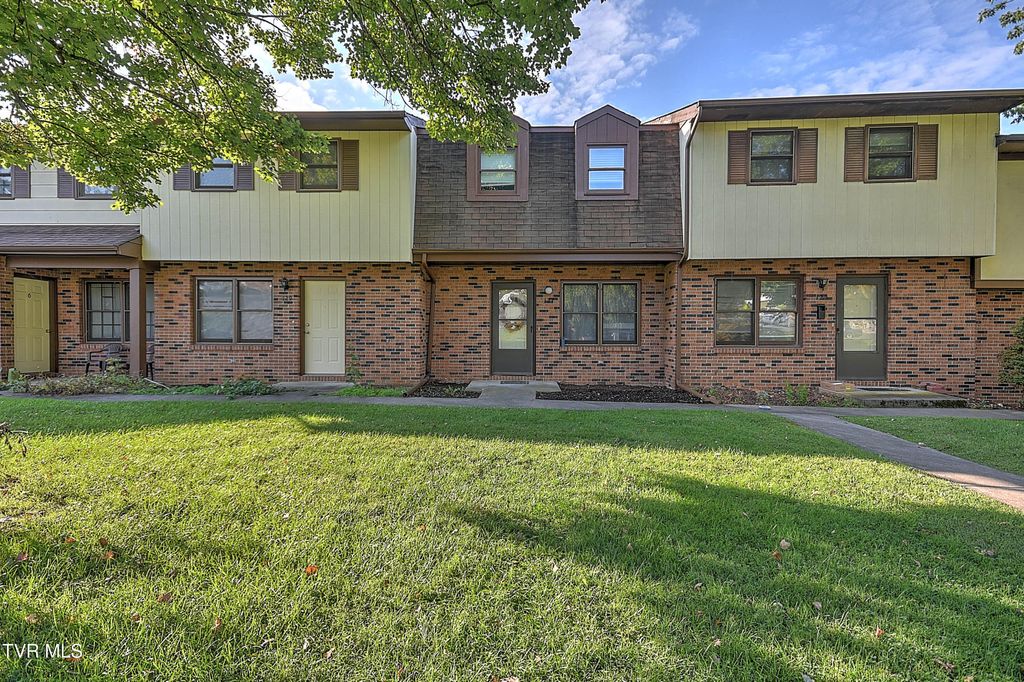 Photo of 127 Oakcrest Circle #4, Bristol, VA 24201 (MLS # 9985569)