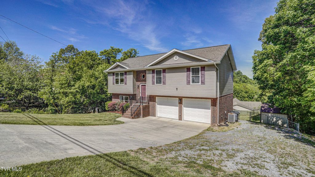Photo of 3920 Thornton Drive, Kingsport, TN 37664 (MLS # 9994561)