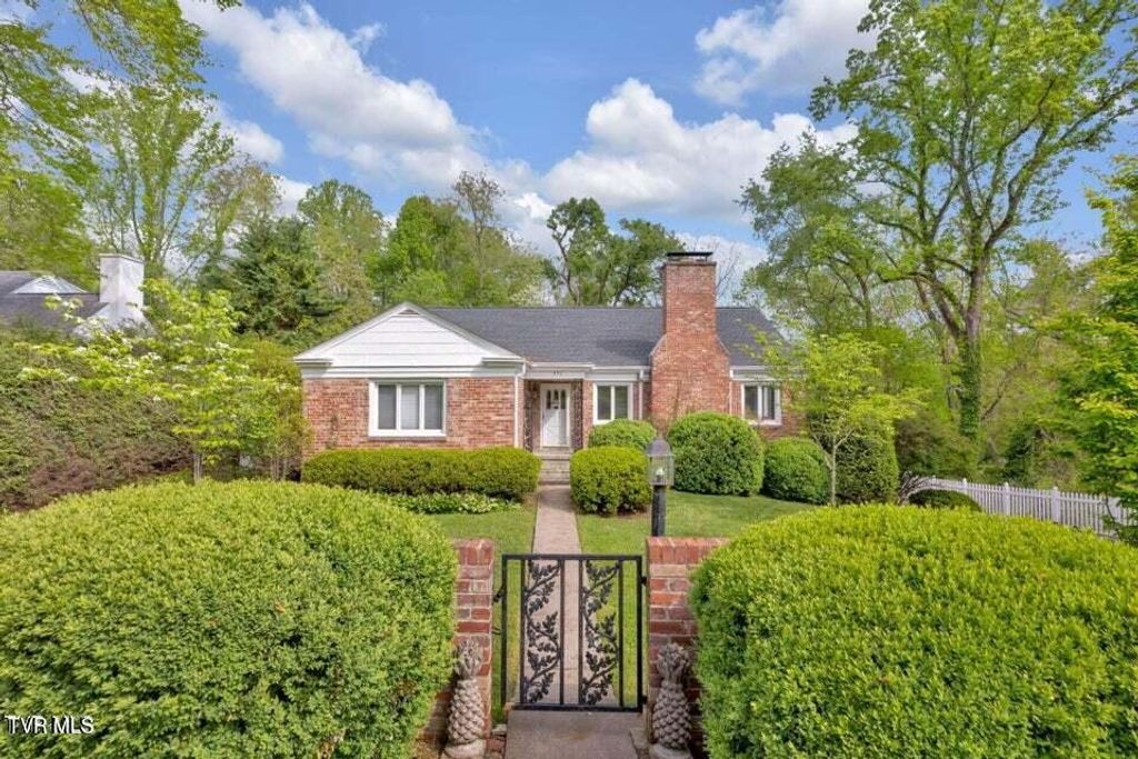 Photo of 431 Arlington Avenue, Bristol, VA 24201 (MLS # 9990924)