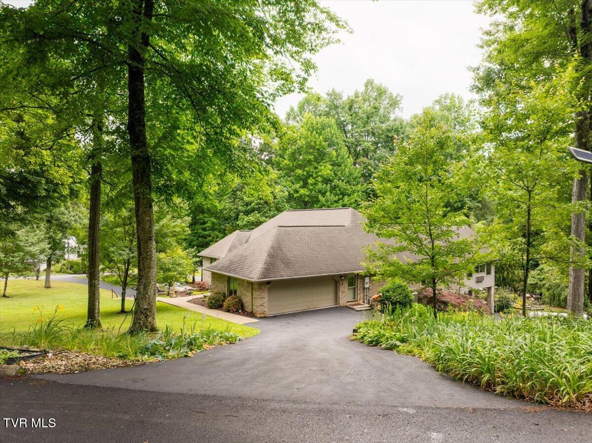 2031 Ridgefield Road