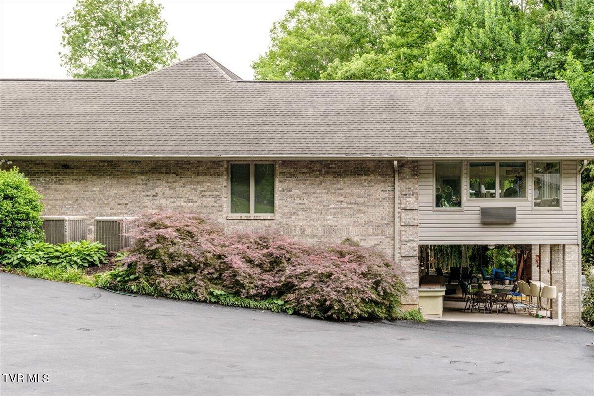 2031 Ridgefield Road