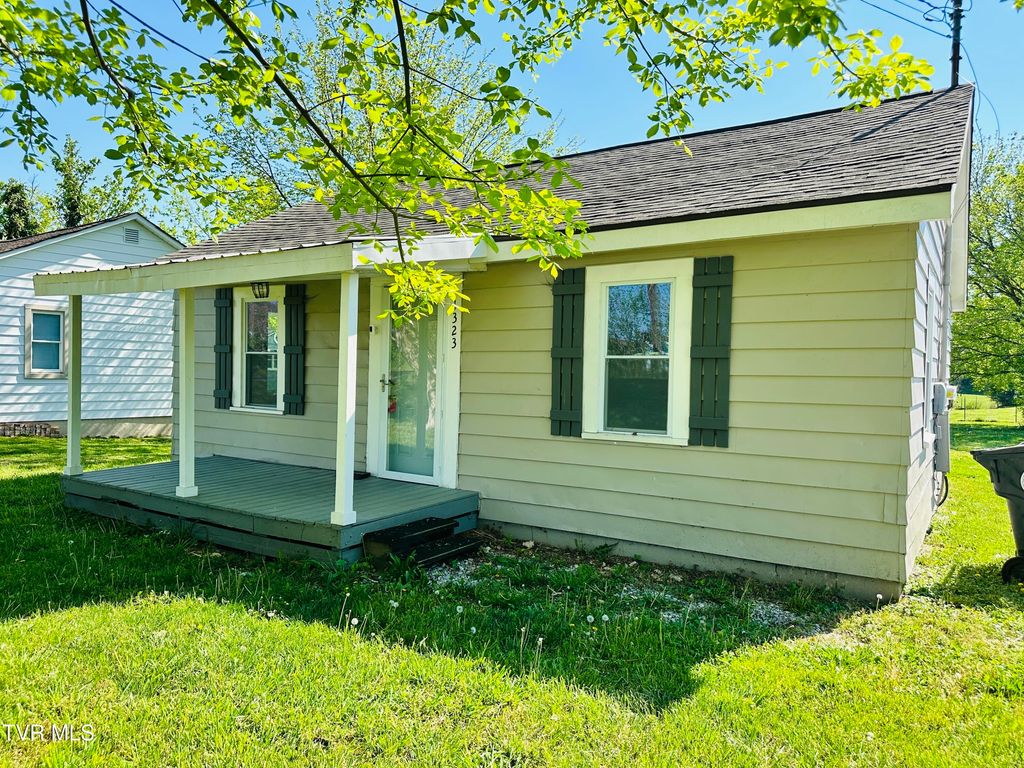 Photo of 1323 Goodson Avenue, Morristown, TN 37814 (MLS # 9993633)