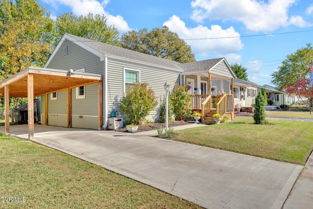Photo of 1420 Belmont Drive, Kingsport, TN 37664 (MLS # 9987258)
