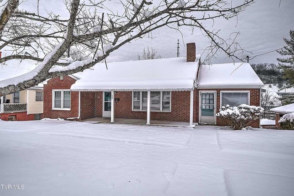 Photo of 602 Fairview Avenue, Johnson City, TN 37601 (MLS # 9991008)