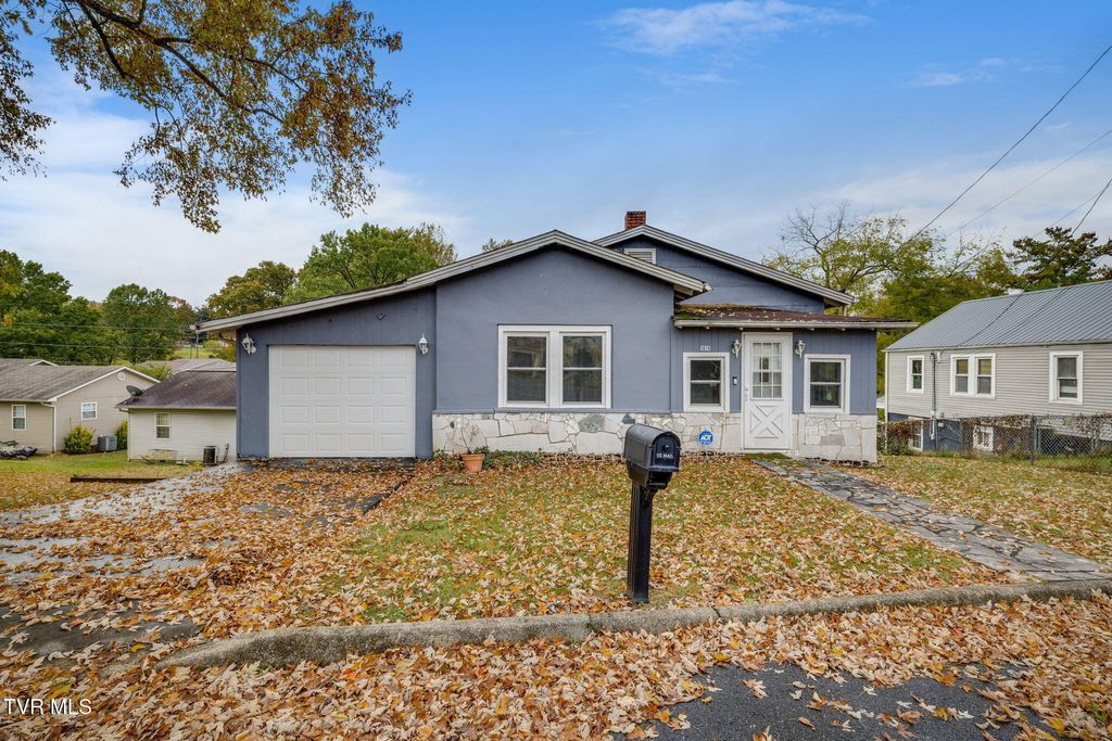 Photo of 1614 Burgie St St, Elizabethton, TN 37643 (MLS # 9987764)