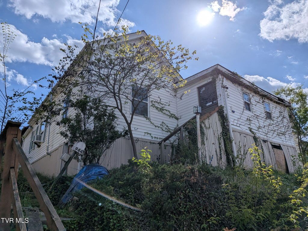 Photo of 944 Hill Street, Bristol, TN 37620 (MLS # 9993875)