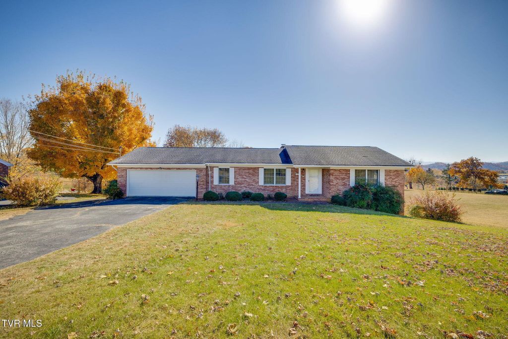 Photo of 107 Mountain View Circle, Piney Flats, TN 37686 (MLS # 9988104)