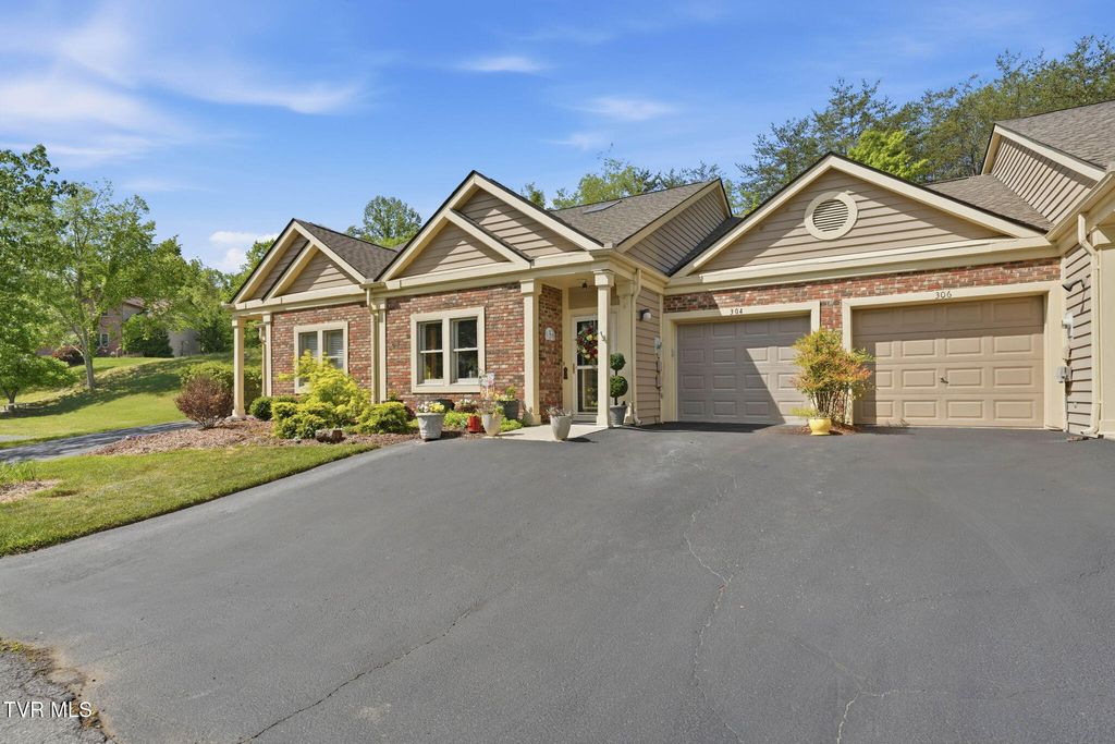 Photo of 304 Arbor Terrace, Kingsport, TN 37660 (MLS # 9994729)