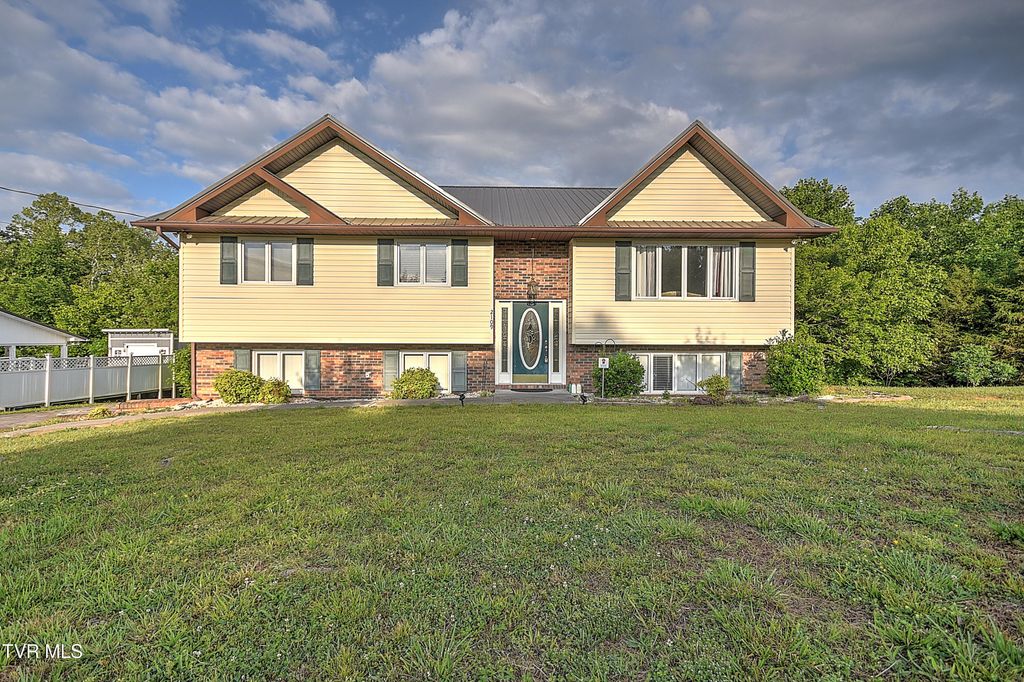 Photo of 2109 Faulk Lane, Kingsport, TN 37660 (MLS # 9995360)
