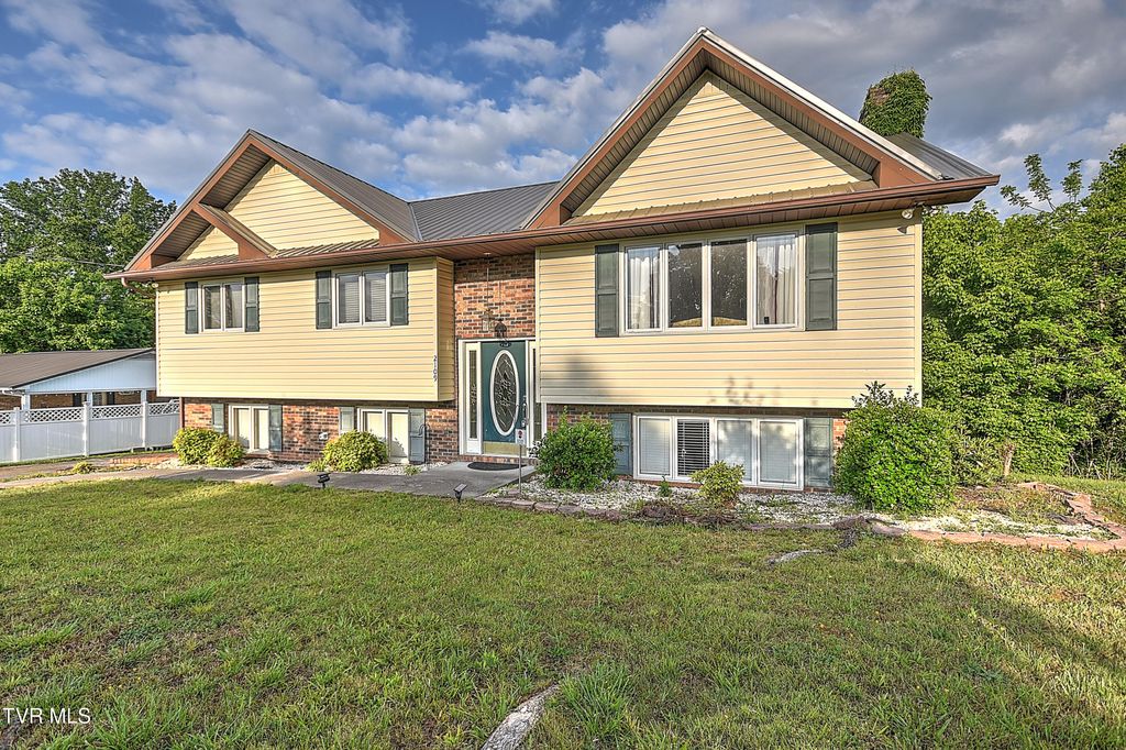 Photo of 2109 Faulk Lane, Kingsport, TN 37660 (MLS # 9995360)