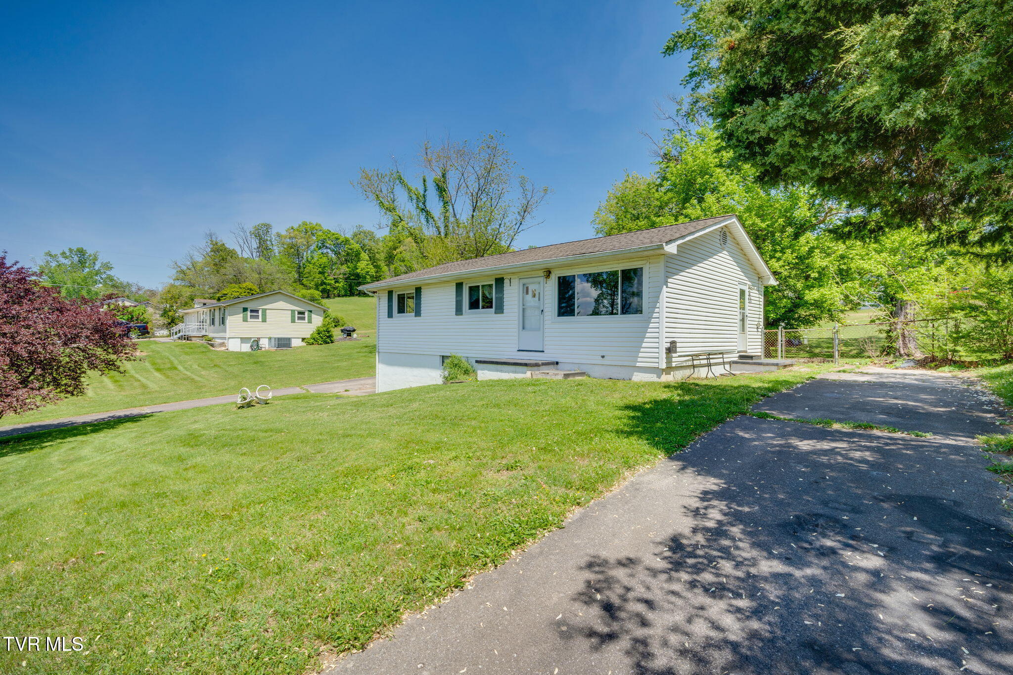 310 North Avenue, Church Hill, Tennessee image 3