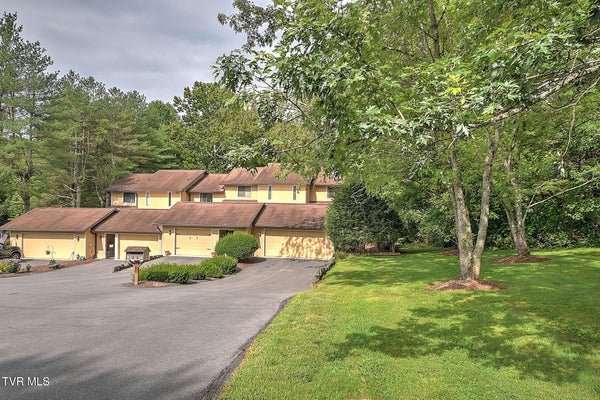 605 REDSTONE DR APT 32, BRISTOL, TN 37620 - Image 2325eb264df1fc5636340f1d919d7ea1/2034600634