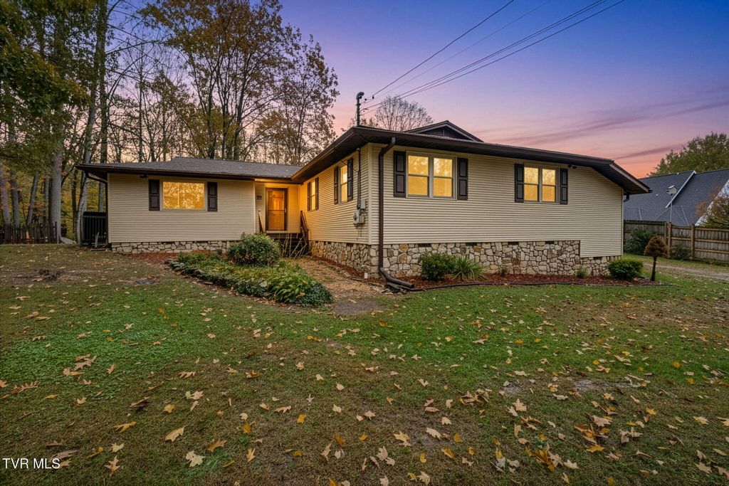 Photo of 557 Lebanon Road, Kingsport, TN 37663 (MLS # 9988016)