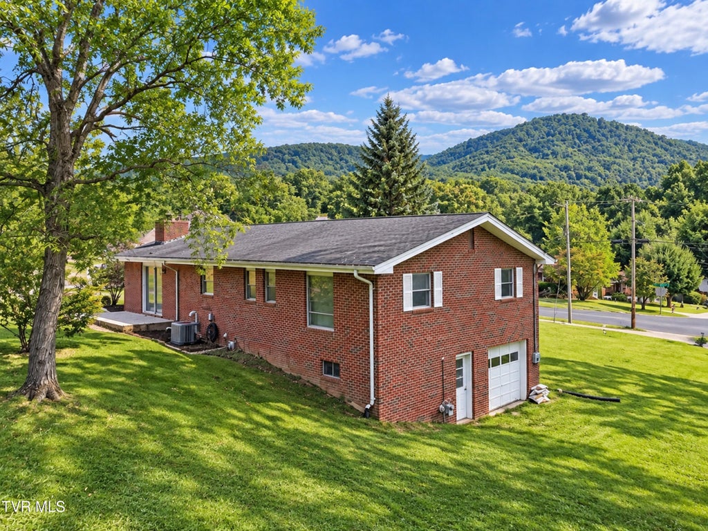 Photo of 701 Pine Ridge Road, Johnson City, TN 37601 (MLS # 10000858)