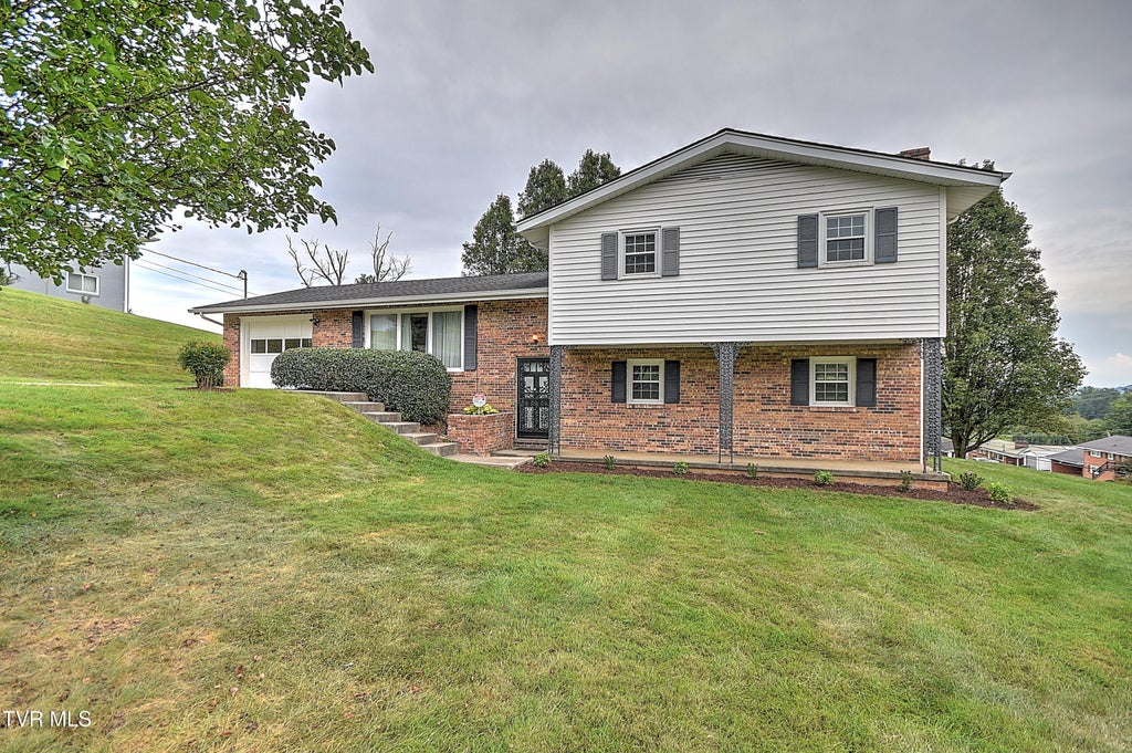 Photo of 2101 Lucinda Road, Kingsport, TN 37660 (MLS # 10000037)