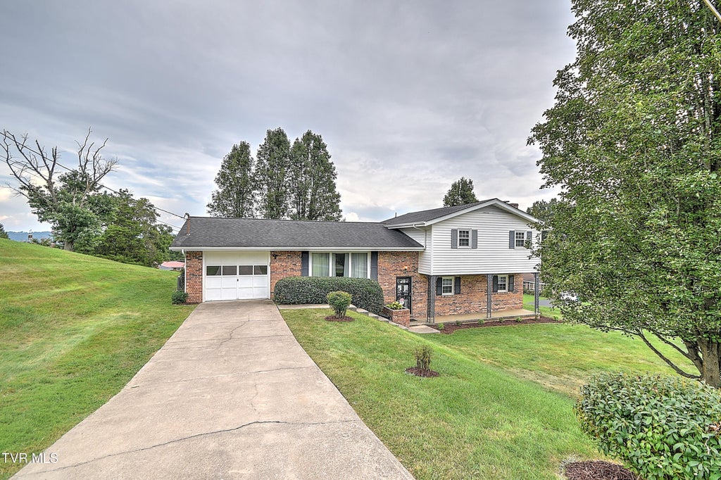 Photo of 2101 Lucinda Road, Kingsport, TN 37660 (MLS # 10000037)