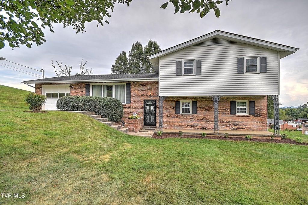 Photo of 2101 Lucinda Road, Kingsport, TN 37660 (MLS # 10000037)