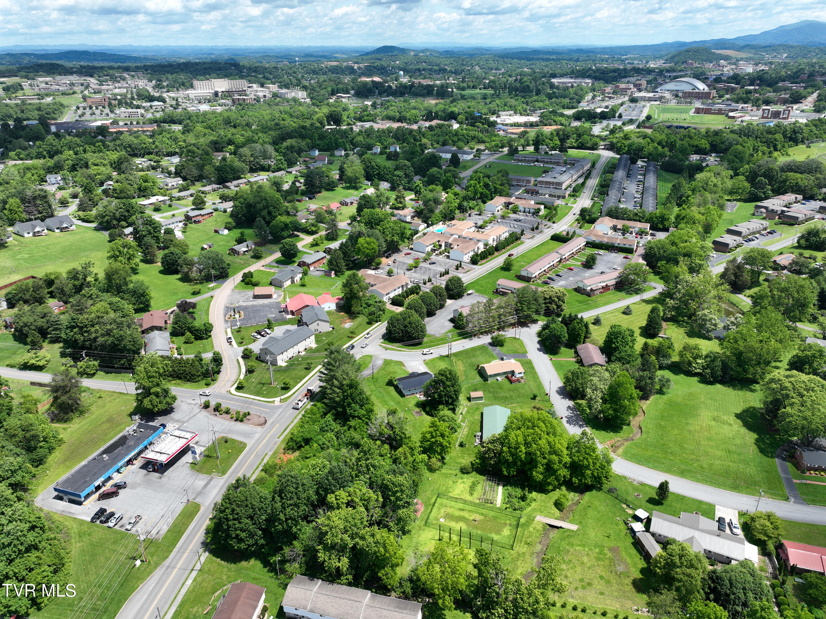 2301 Greenwood Drive, Johnson City, Tennessee image 13