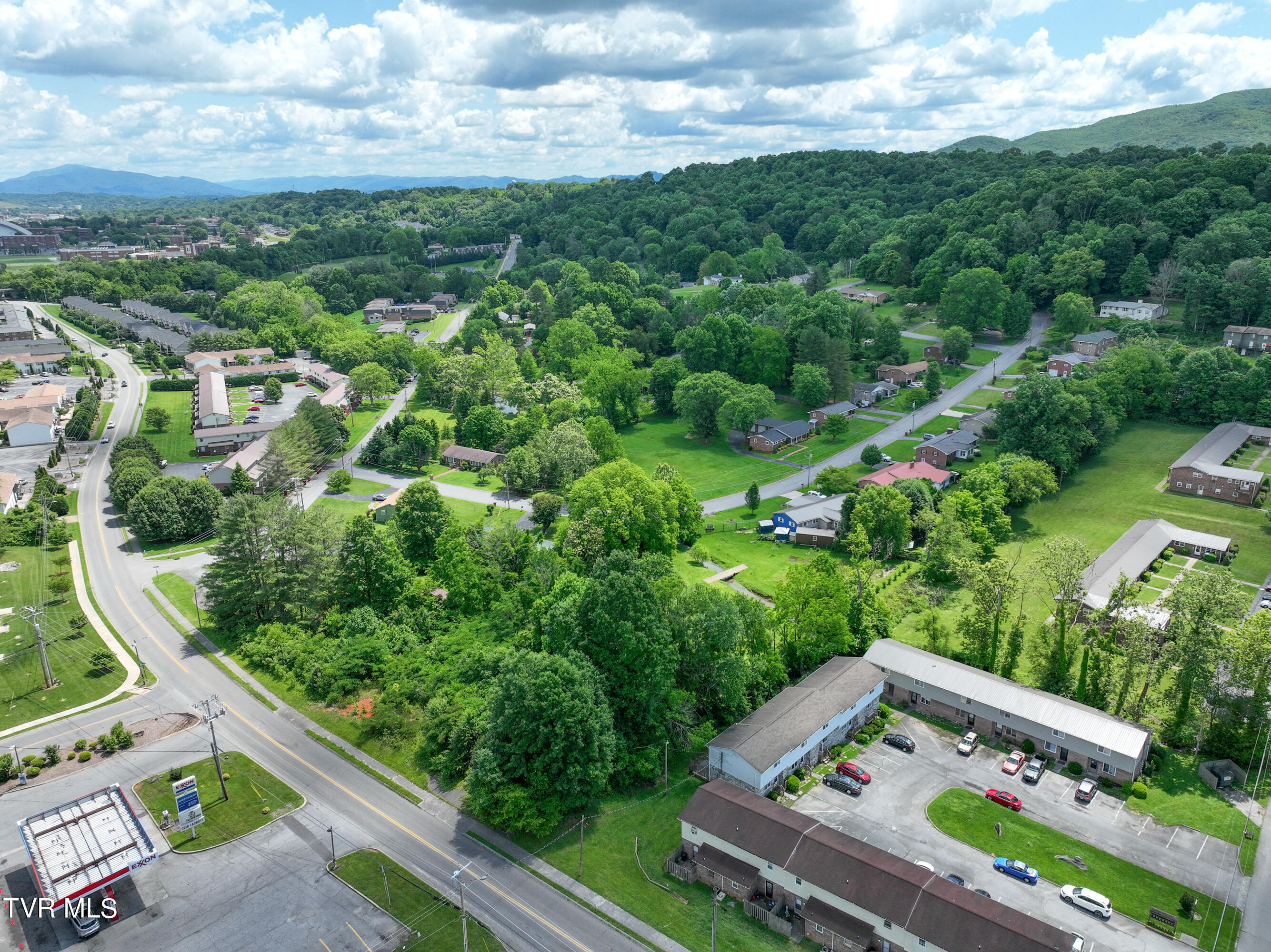 2301 Greenwood Drive, Johnson City, Tennessee image 2