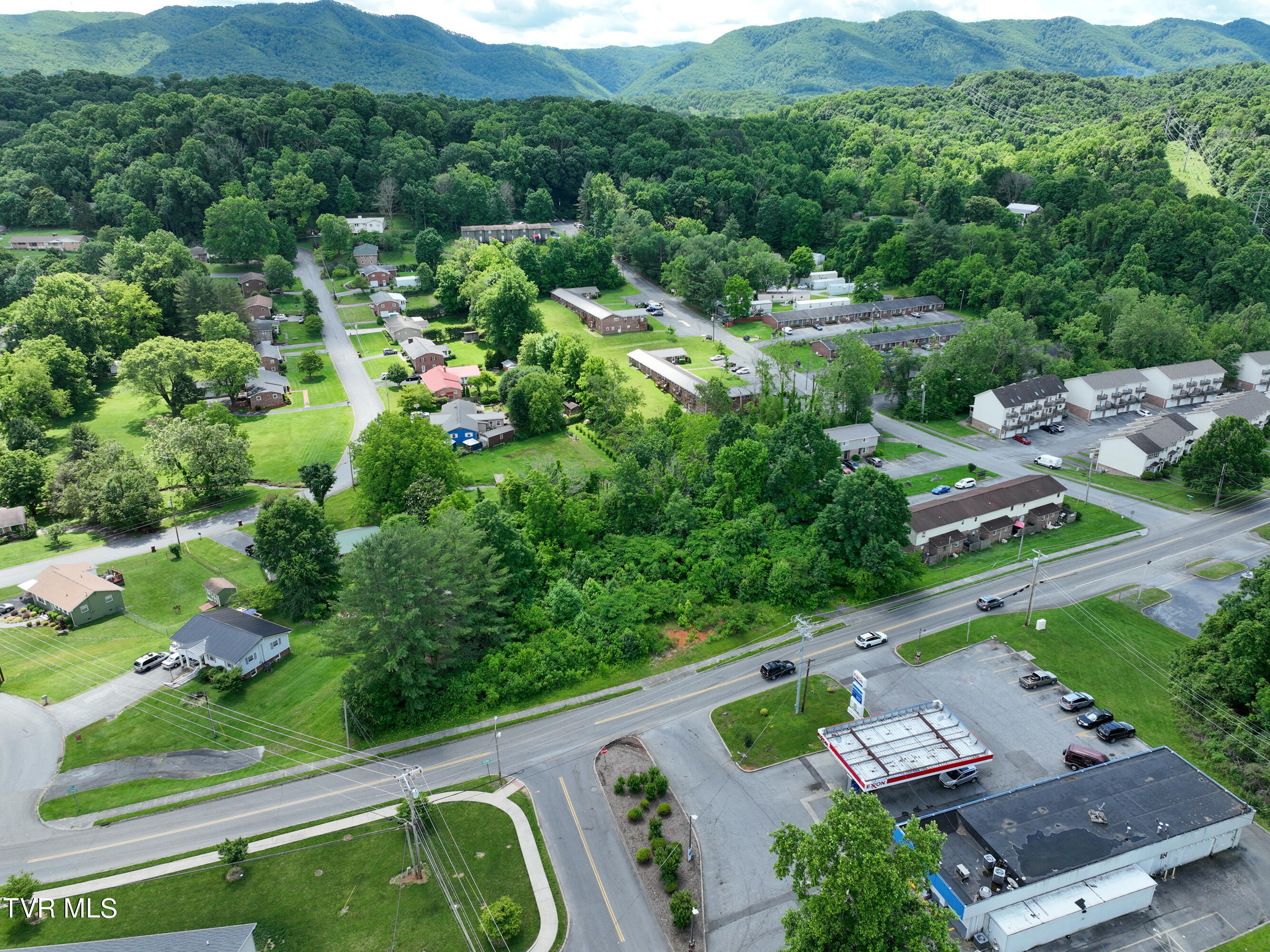 2301 Greenwood Drive, Johnson City, Tennessee image 4