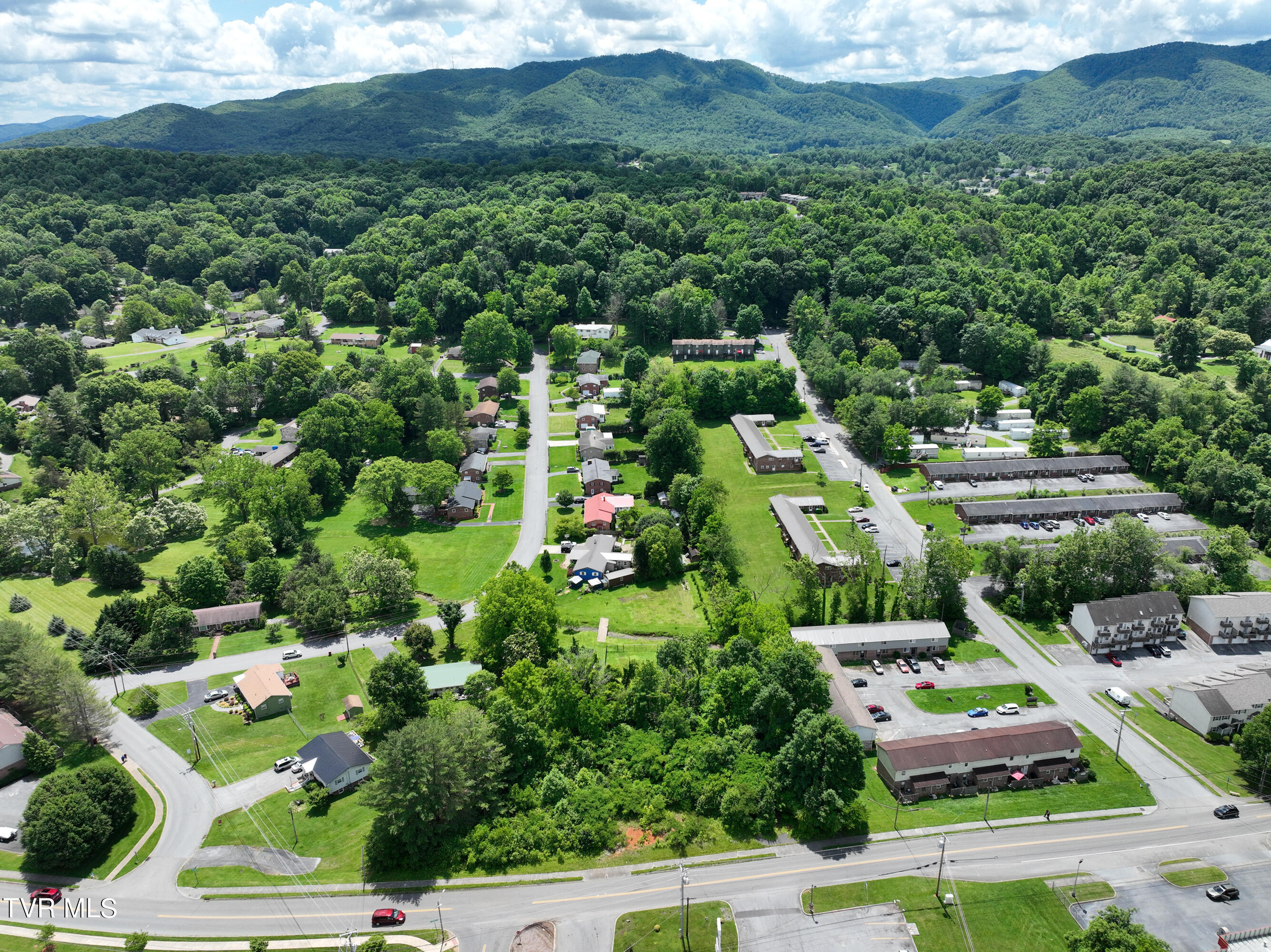 2301 Greenwood Drive, Johnson City, Tennessee image 24