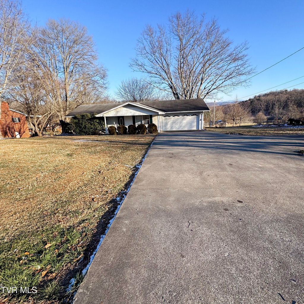 Photo of 172 Eastern Star Road, Kingsport, TN 37663 (MLS # 9990637)
