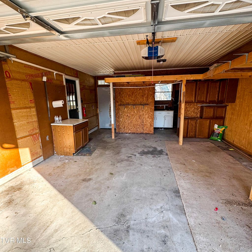 Photo of 172 Eastern Star Road, Kingsport, TN 37663 (MLS # 9990637)