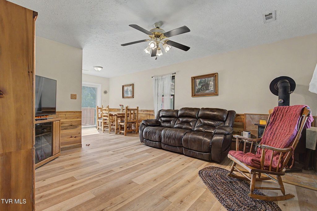 Photo of 4246 Meadow Circle, Kodak, TN 37764 (MLS # 9998489)