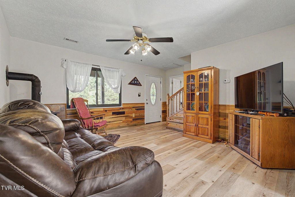 Photo of 4246 Meadow Circle, Kodak, TN 37764 (MLS # 9998489)