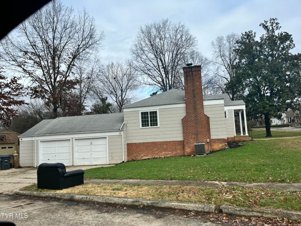 Photo of 1613 Belmeade Drive, Kingsport, TN 37664 (MLS # 9990310)