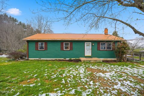 1208 Dry Road Speedwell VA 24374