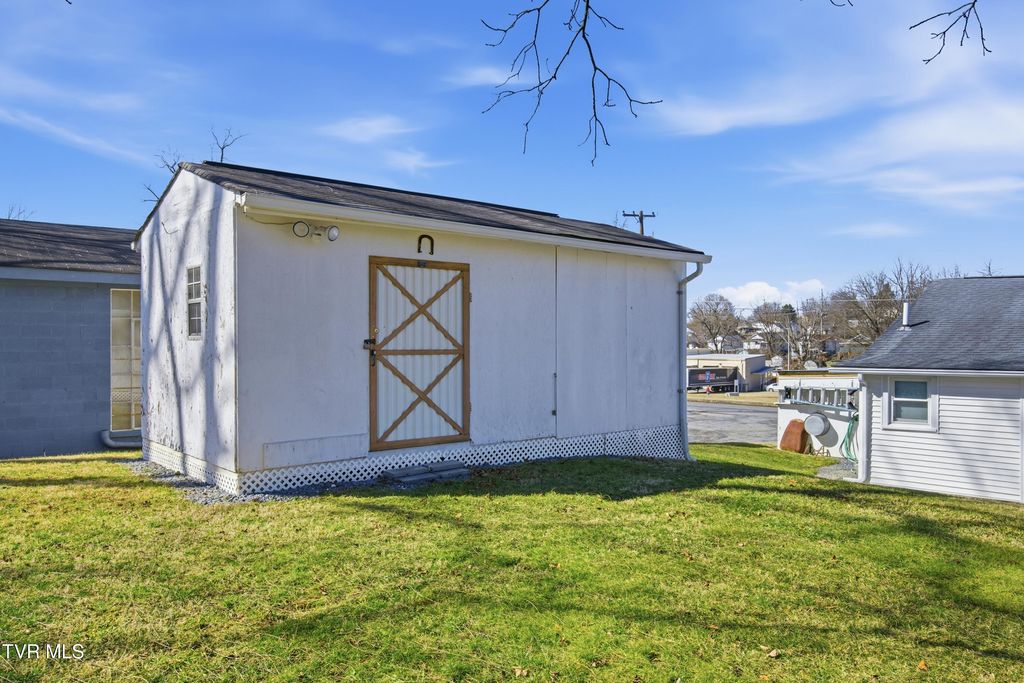 Photo of 540 Oakwood Street, Bristol, TN 37620 (MLS # 9991108)