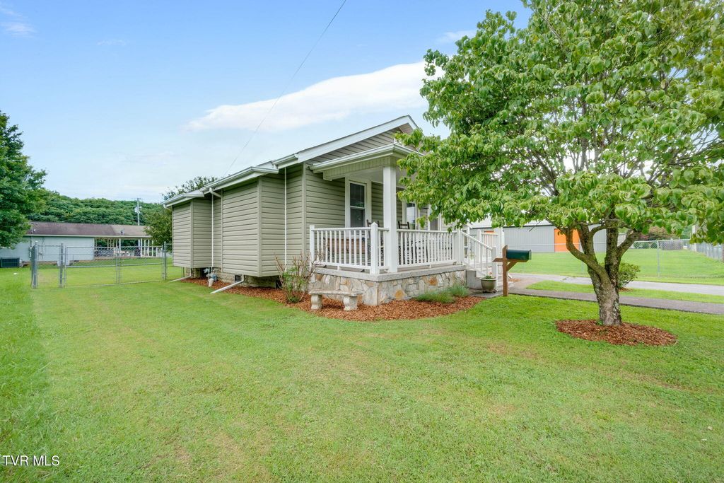 Photo of 805 Ash Street #-, Elizabethton, TN 37643 (MLS # 9998196)