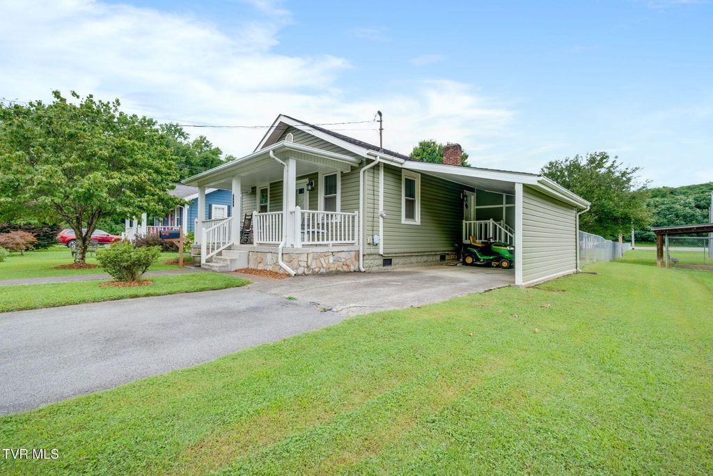 Photo of 805 Ash Street #-, Elizabethton, TN 37643 (MLS # 9998196)
