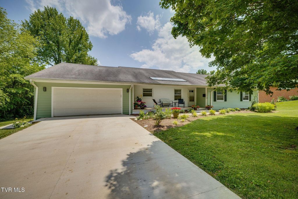 Photo of 1314 Woodland Avenue, Johnson City, TN 37601 (MLS # 9991354)